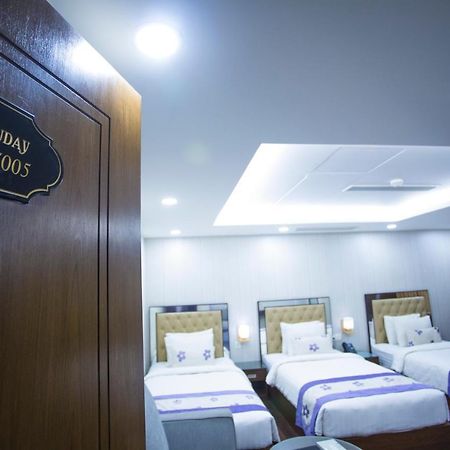 Hotel 71 Дака Екстериор снимка