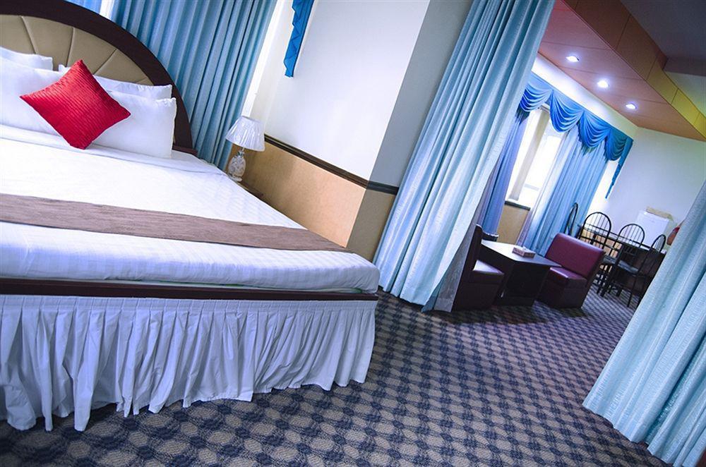 Hotel 71 Дака Екстериор снимка