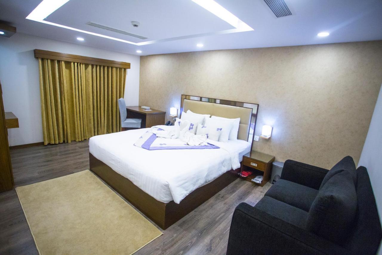 Hotel 71 Дака Екстериор снимка