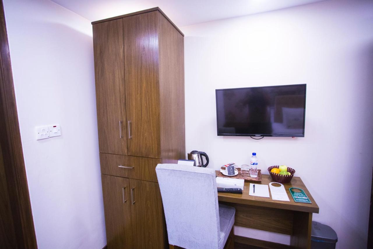 Hotel 71 Дака Екстериор снимка