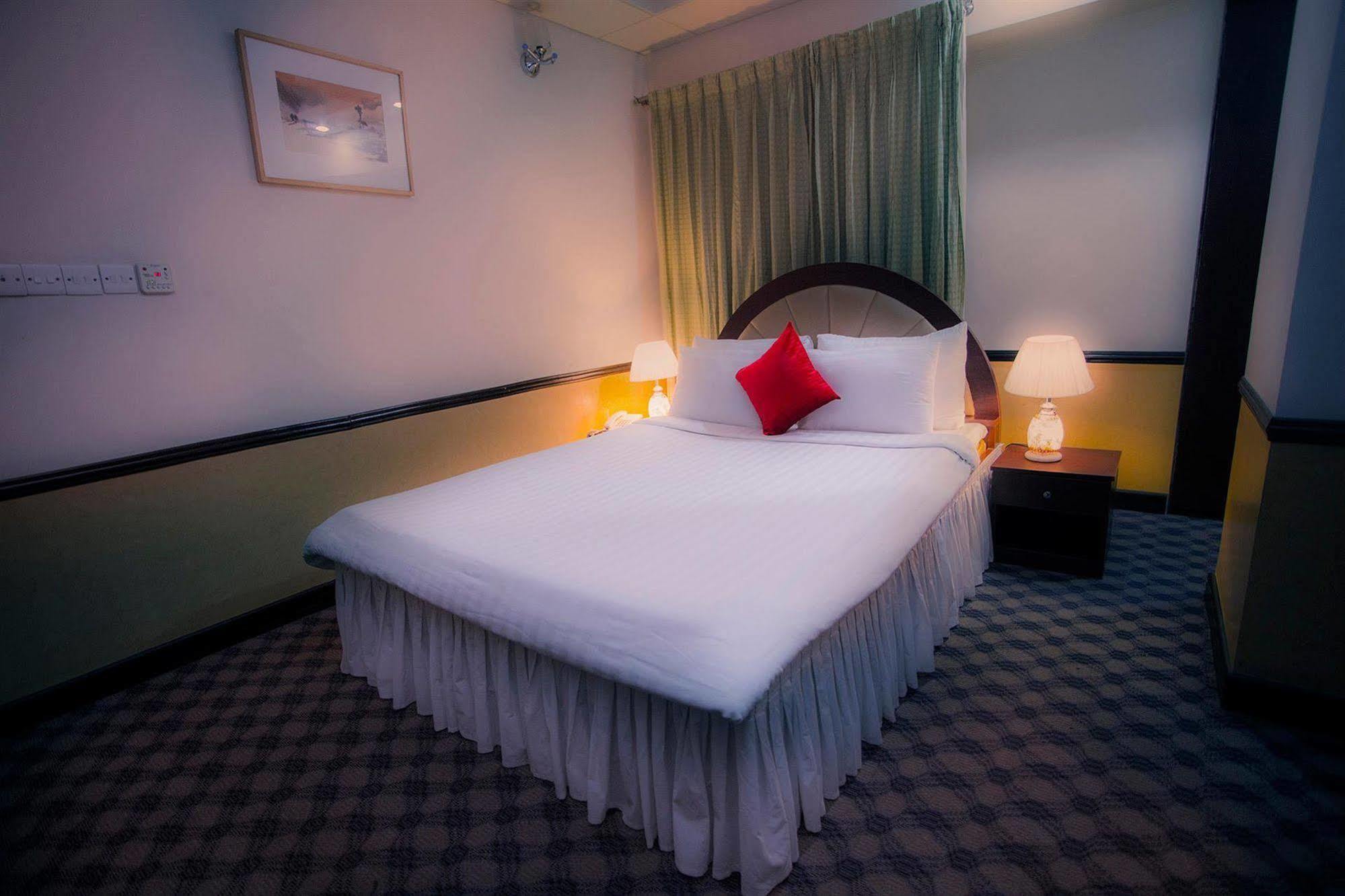 Hotel 71 Дака Екстериор снимка